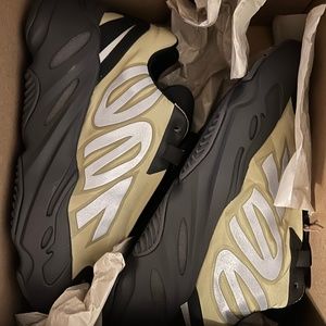 Yeezy 700 MNVN Resin
